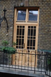 Álosztós bejárati ajtó