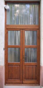 Szimmetrikus kétszárnyú ajtó