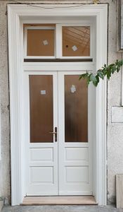 Polgári lakás bejárati ajtó