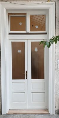 Polgári lakás bejárati ajtó